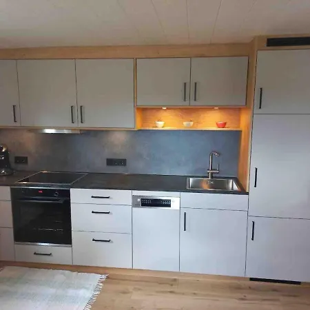 Schoene Gartenwohnung Mit Blick Ins Gruene דירה