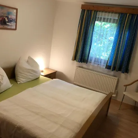 Schoene Gartenwohnung Mit Blick Ins Gruene דירה