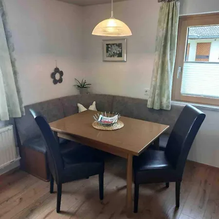 Schoene Gartenwohnung Mit Blick Ins Gruene דירה *